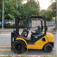 TV.D036 - Xe nâng dầu Komatsu 2.5 tấn năm 2012