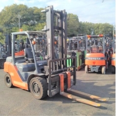 Xe nâng dầu Nhật Bãi 3.5T, Toyota 8FD35 hàng đã qua sử dụng (Nhật Bản),sản xuất năm 2015,mã xe TV.D097