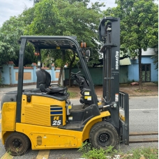 Xe nâng điện cũ ngồi lái 2.5T, KOMATSU FE25-1, hàng đã qua sử dụng (Nhật Bản),sản xuất năm 2018,mã xe TV.E273