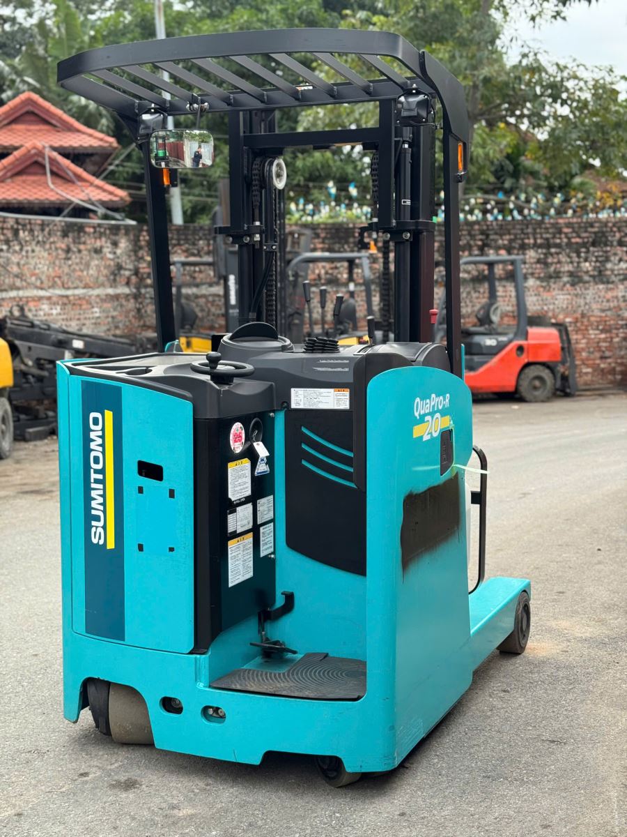 Xe nâng Sumitomo mặt trước