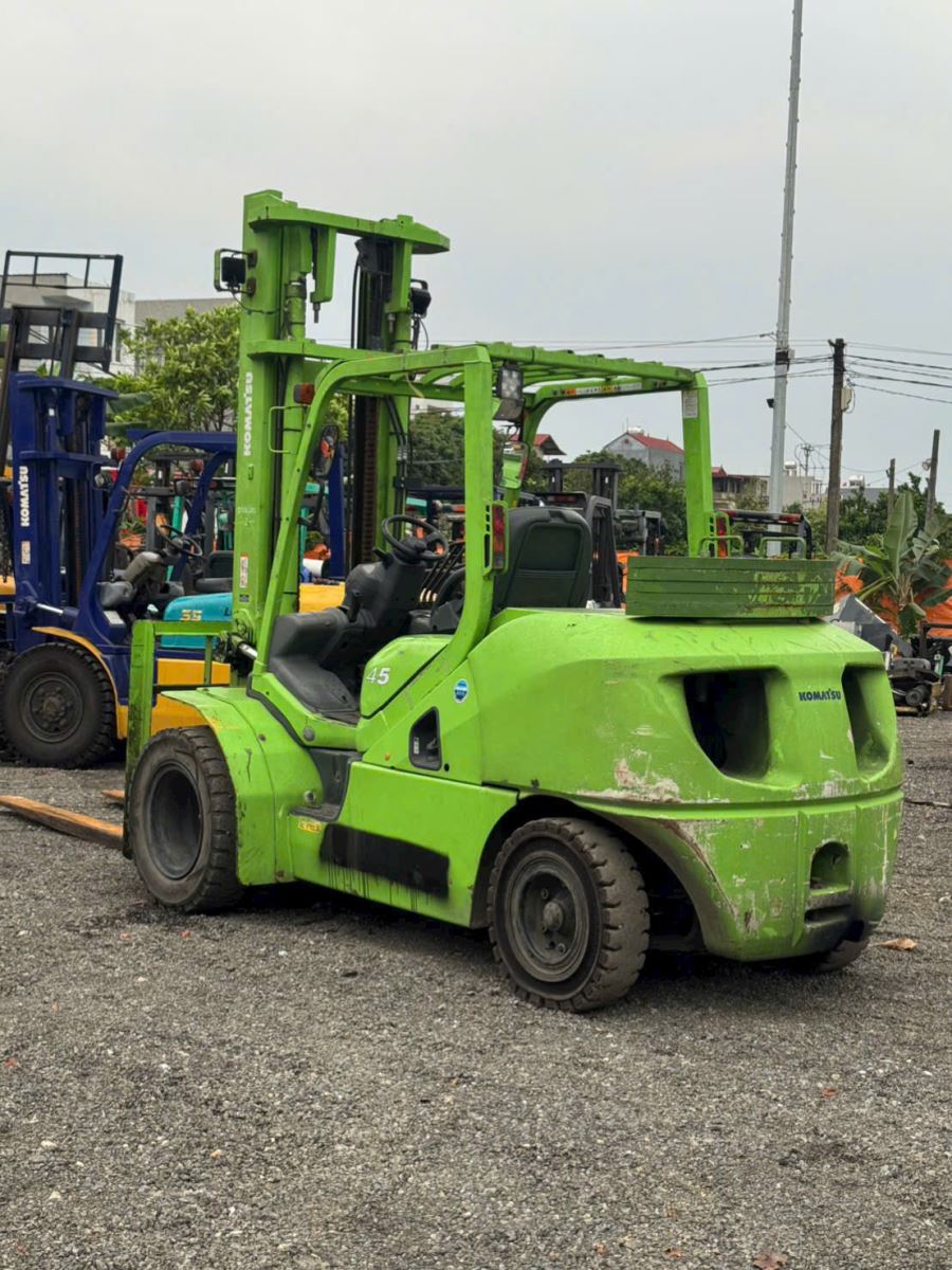 Xe nâng Komatsu phía trước