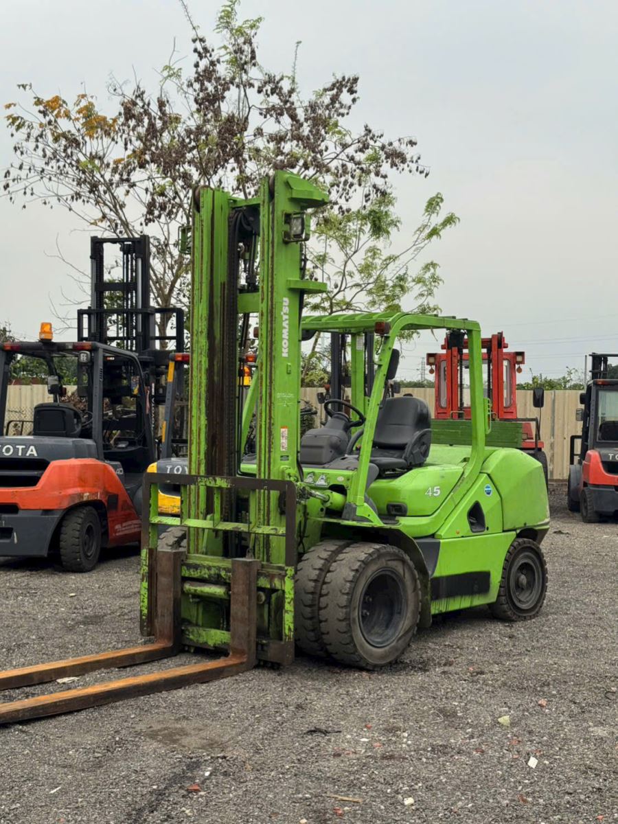Xe nâng Komatsu FD45T-10
