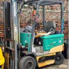 Xe Nâng Điện cũ ngồi lái 1.5T, Komatsu FB15EX-11 hàng Nhật Bãi chưa qua sử dụng tại Việt Nam,sản xuất năm 2005,mã xe TV.E377