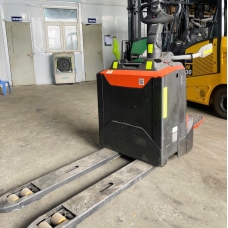 Xe nâng điện cũ đứng lái 2.0T, BT-2HB20 hàng Nhật Bãi chưa qua sử dụng tại Việt Nam,sản xuất năm 2022,mã xe TV.E426