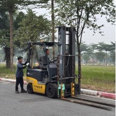 Xe nâng điện cũ ngồi lái 2.0T, KOMATSU FB20HB-11, hàng đã qua sử dụng (Nhật Bản),sản xuất năm 2012,mã xe TV.E387