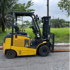 Xe nâng điện cũ ngồi lái 2.5T, KOMATSU FE25-1, hàng đã qua sử dụng (Nhật Bản),sản xuất năm 2020,mã xe TV.E297