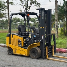 Xe nâng điện cũ ngồi lái 2.5T, KOMATSU FE25H-1, hàng đã qua sử dụng (Nhật Bản),sản xuất năm 2020,mã xe TV.E298